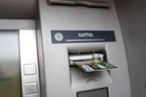 Юний мешканець Слов’янська заволодів чужою банківською карткою та за добу витратив з неї 8 тисяч гривень