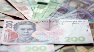 Налоговым должникам хотят запретить выезд из Украины