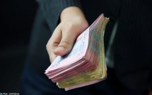 НБУ хочет запретить банкам работать с “черными” коллекторами