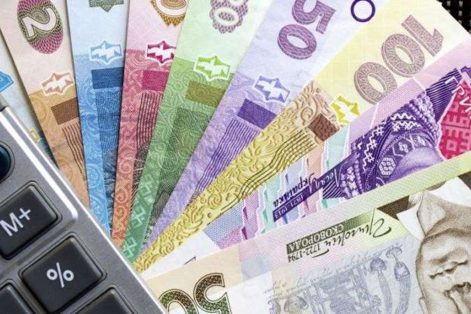 Кабмин отменил ограничение по зарплате членам правления Приватбанка, Ощадбанка и Укрэксимбанка