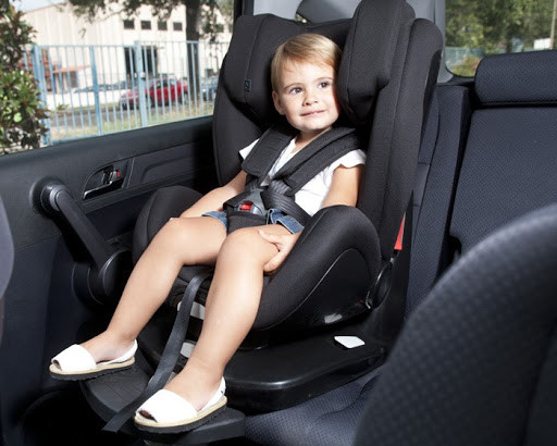 Ребенок в автомобиле без автокресла: водителям напомнили суммы штрафов