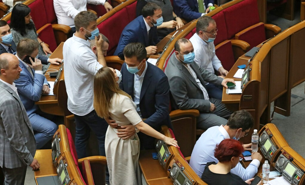 Рада запретила депутатам нанимать своих родственников