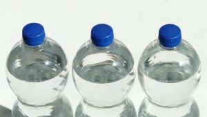 Врач развеял популярный миф о “детской” питьевой воде