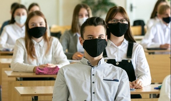 Школьнику на первый семестр понадобится от 80 до 150 масок