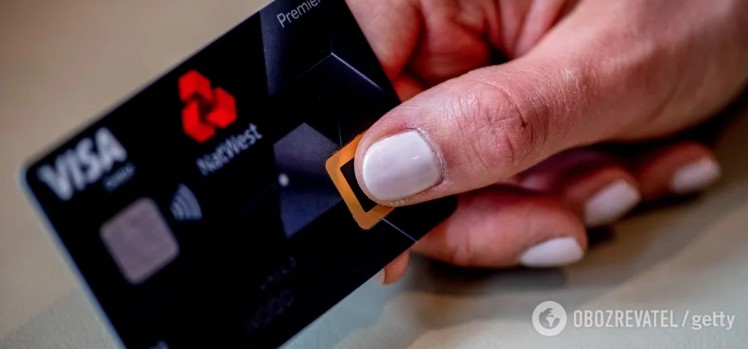 Украинцам могут закрыть банковский счет без их ведома: как и почему