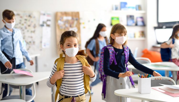 Дети из “зеленой”, “желтой” и “оранжевой” зон могут не пойти в школу. Кабмин установил новый запрет