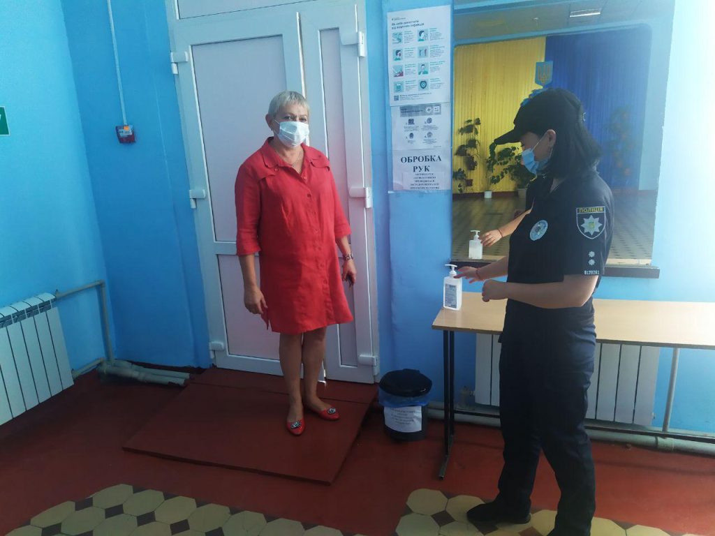 Поліцейські Лиману перевіряють заклади освіти щодо дотримання карантинних обмежень