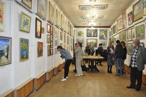 Краєзнавчий музей Слов’янська запрошує на виставку «Осінь-2020»