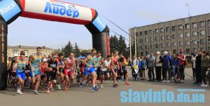 Спортсмены из 12 регионов Украины в Славянске соревнуются за призы мастера спорта Украины международного класса, чемпиона мира Виктора Земцева