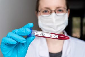 Украинцы смогут бесплатно сдавать тесты на COVID-19 в частных лабораториях