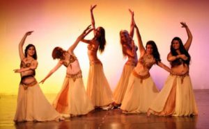 Восточные танцы с  Викторией Котовой: в среду желающих приглашают на танцевальный вечер в сквере «Мрія»