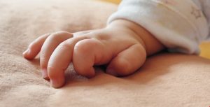 19-річна жінка намагалась продати власне немовля за 400 000 грн, – Донецька обласна прокуратура