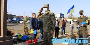 День захисника України: у Слов’янську квітами вшанували пам’ять загиблих героїв. Фото