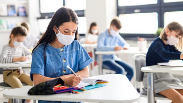 Депутаты хотят запретить смартфоны школьникам