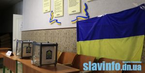У Слов’янську виборча комісія обробила близько 60% протоколів та взяла перерву