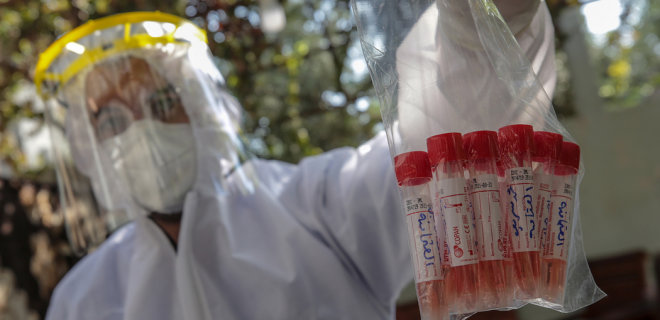 Коронавирусом можно заразиться во второй раз: кто в группе риска и насколько опасен “рецидив”