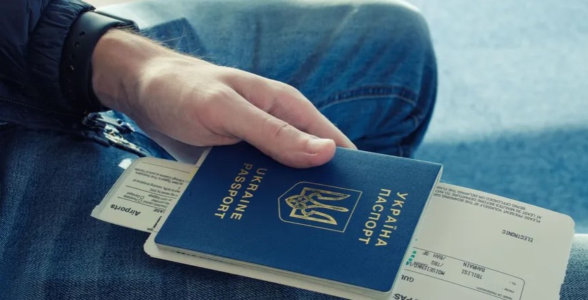 Украинский паспорт попал в рейтинг самых сильных в мире