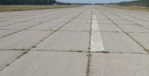 Мужчина украл плиты взлетно-посадочной полосы почти на 600 тыс. грн