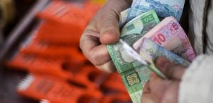 Кто выйдет на пенсию в Украине досрочно: названы специальности и условия