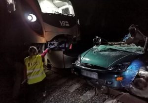 Водитель погиб мгновенно: скоростной поезд «Константиновка-Киев» протаранил автомобиль. Видео