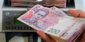 В Украине резко подорожают товары, бензин и коммуналка в 2021 году