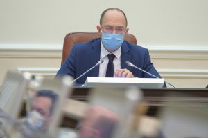 Пациенты с COVID-19 имеют право на бесплатное лечение – Шмыгаль