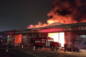 В Харькове горел торговый рынок «Барабашово», горело 25 павильонов – видео