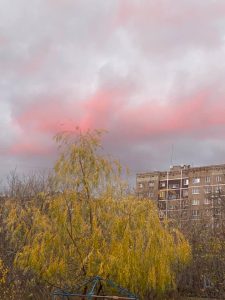 Почему над Славянском – розовые облака? Фотофакт