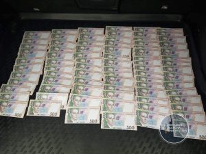 В Донецкой области главу поселкового совета разоблачили во взятке в 100 тыс. гривен