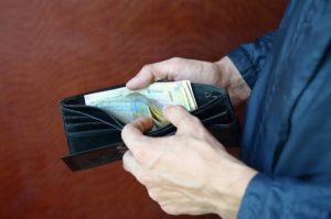 Средний размер пенсий украинцев за квартал вырос на 17 гривен