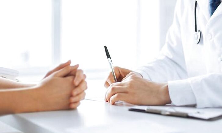 Сімейний лікар звільнився: як про це дізнатись та що робити