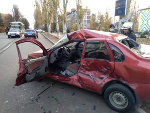 У Слов’янську рятувальники деблокували постраждалого внаслідок ДТП водія автівки