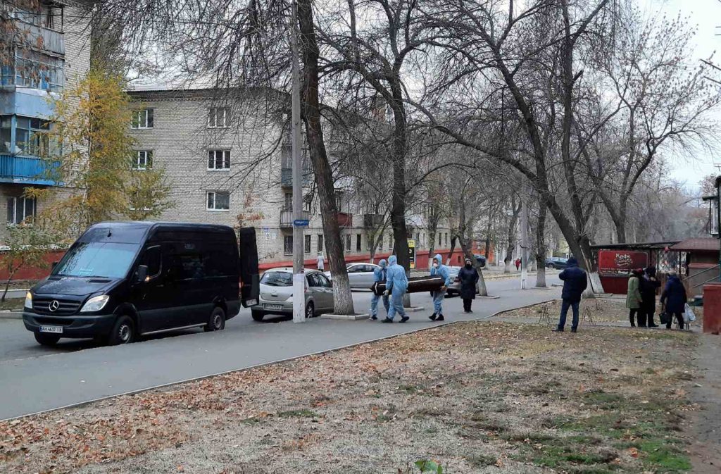 Коронавирус с нами уже год