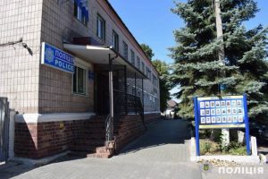 В Лимане нашли вандалов которые разбили окно в церкви и повредили манекен пешехода