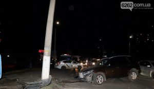 У центрі Слов’янська водій врізався у стовп