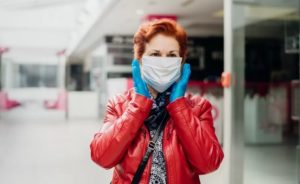 Минздрав хочет выделить пожилым украинцам специальный час для посещения аптек и магазинов