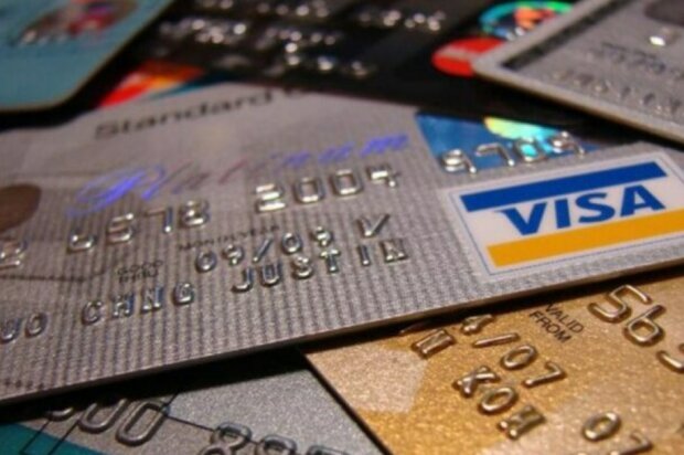 Пенсии на карточку: украинцев предостерегли о неприятном “сюрпризе”