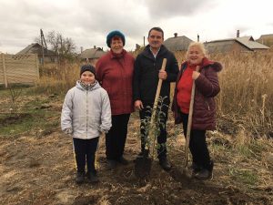В Славянске высадили деревья на локациях «Бюджета участия-2020»