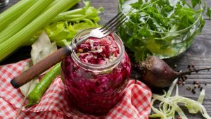 Рецепт квашеной капусты со свеклой без уксуса