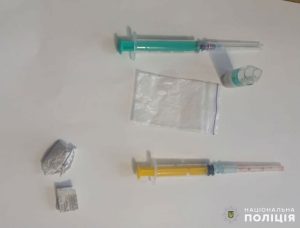 На блокпосту поблизу Слов’янська поліцейські вилучили наркотики