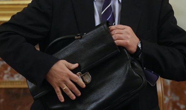 Дорогие наши депутаты! Каждому полагается по 90 тысяч на проезд и 237 тысяч на жилье