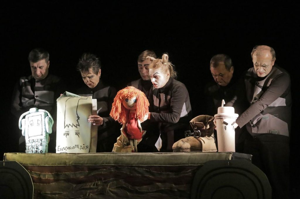 Унікальна нагода: Львівський театр ляльок онлайн показує вистави для дітлахів Донбасу