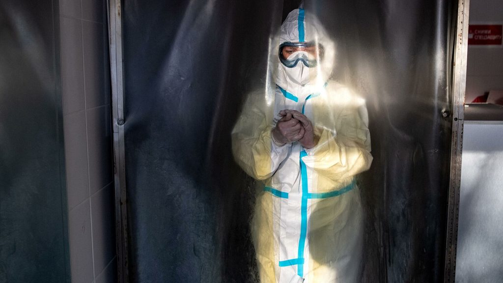 Мутация коронавируса: подействует ли вакцина и нужно ли бояться переболевшим