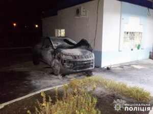 В Славянске на заправке неизвестные сожгли джип