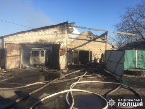 Лиманські поліцейські встановлюють обставини пожежі, внаслідок якої згоріли два автомобіля