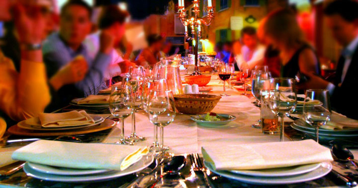 Ресторанам в новогоднюю ночь разрешили работать дольше