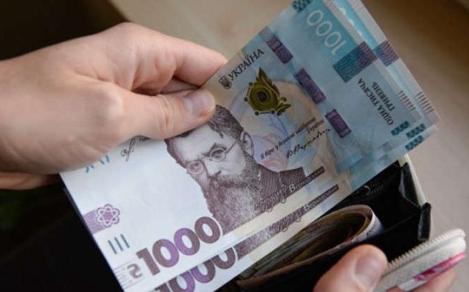 В Украине ввели новые социальные стандарты. Кому из бюджетников пересчитают зарплаты