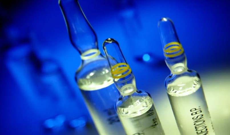 Продают подделку в соцсетях: Европол предупредил о мошенничестве с вакциной от коронавируса