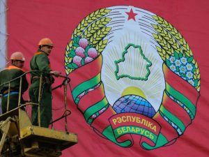 С сегодняшнего дня жителям Беларуси запрещено покидать страну через наземные границы