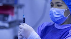 В США умерли шесть участников испытаний вакцины Pfizer